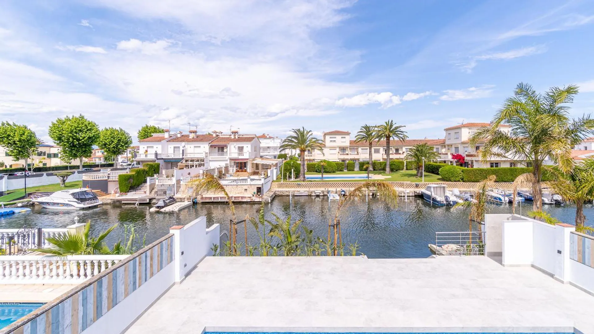 Villa 150-Empurialola- Preciosa Casa Con Piscina Y Amarre En Empuriabrava 0*,  Spagna